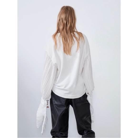 Zara White Sweatshirt with Pleated Sleeves - Picture 3 of 5